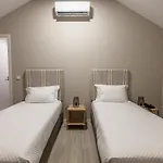 Alojamento de Acomodação e Pequeno-almoço Zarco 3*
